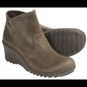 Keen Brown leather wedge booties 8